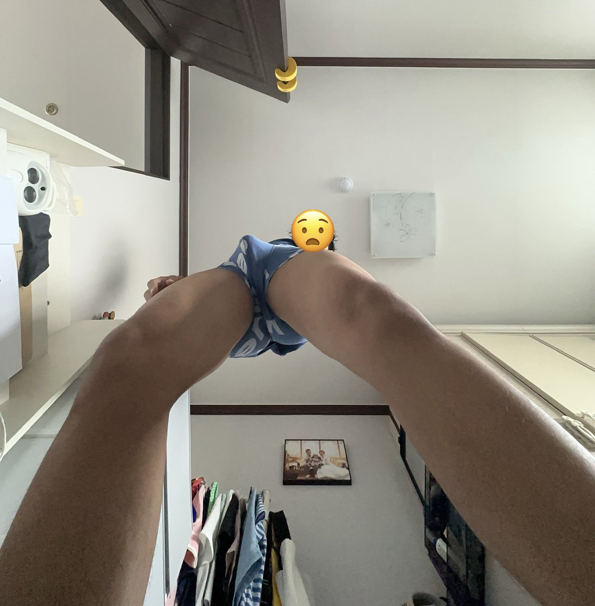 RenRenzishuo's tweet photo. 私のパンツをあける気ですか？ https://t.co/2pT1Rfk3dj