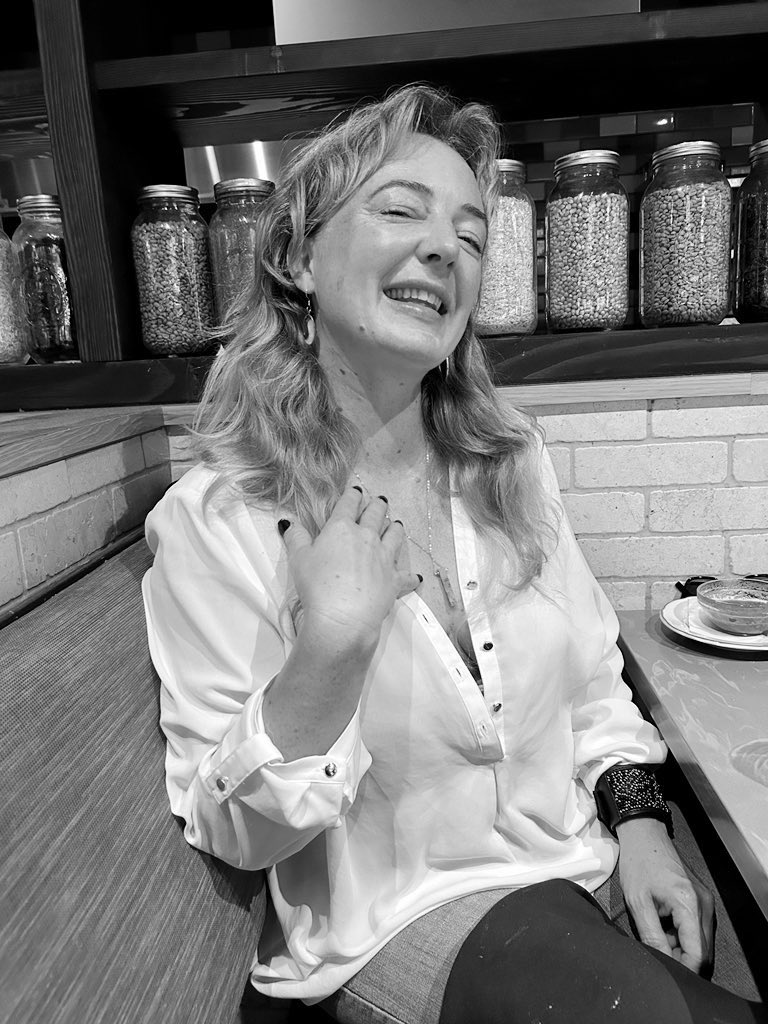 DominaVontana's tweet photo. When the ladies come to town they always put a big smile on my face @SamyJonesBackup @CrystalHeart @PleasesPaige #datedc #strawberry #icecream https://t.co/lOxDbh2Hjo