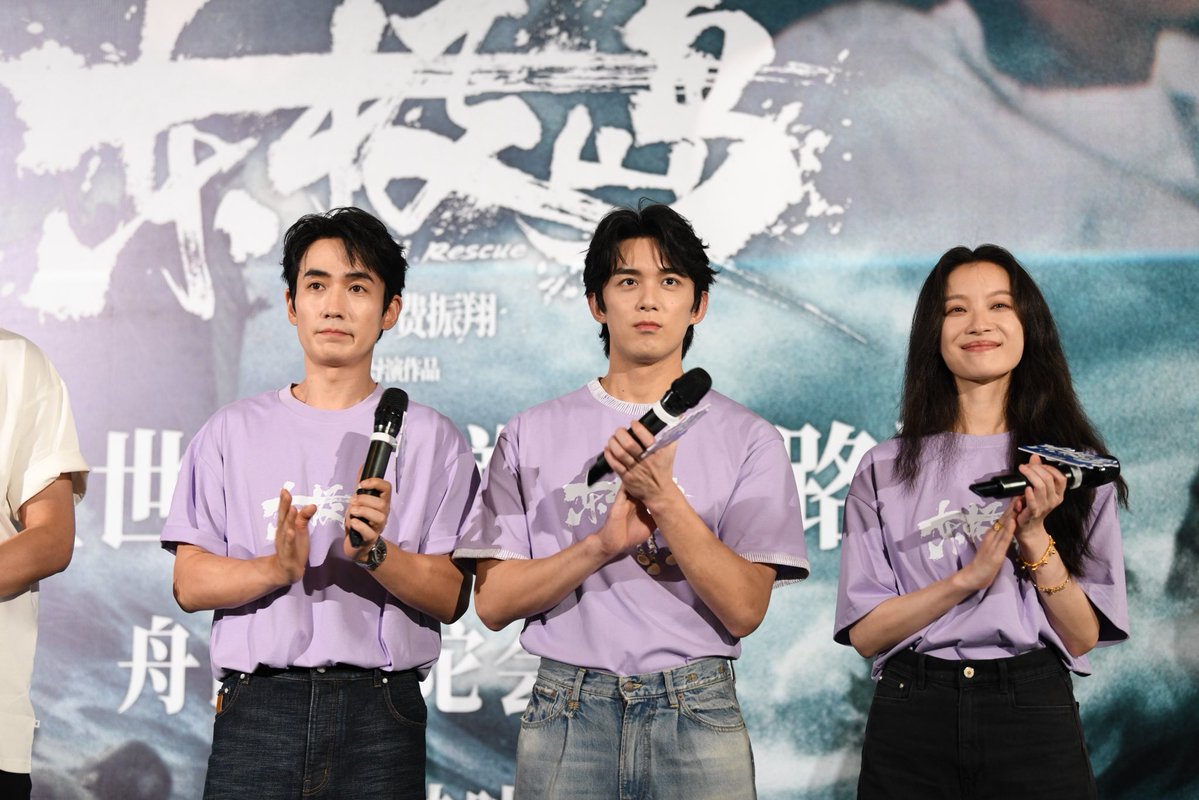 海上有难，我们必救！
电影《东极岛》正在热映，共同见证“重返历史现场”的感动。