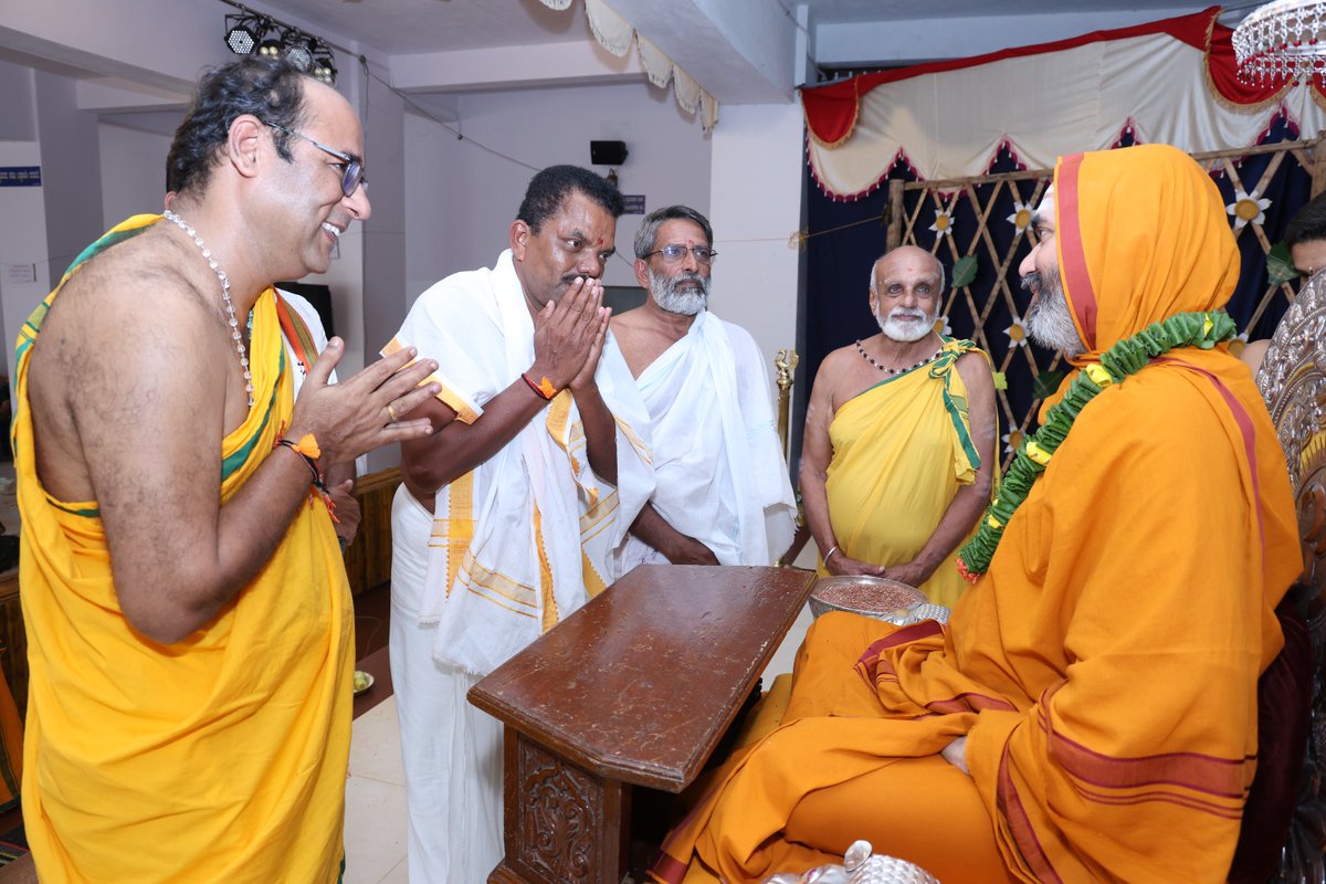 #ಸ್ವಭಾಷಾ_ಚಾತುರ್ಮಾಸ್ಯ - ದಿನ 42

*ಸರ್ವಸೇವೆ: ಭಾರತ ಮಂಡಲಾಂತರ್ಗತ ಯುನೈಟೆಡ್ ಕಿಂಗ್‌ಡಮ್ ವಲಯ
*ಯಜುಸ್ಸಂಹಿತಾಯಾಗ ಚತುರ್ಥದಿನ: ವಾಯು-ಪ್ರಜಾಪತಿ ಇತ್ಯಾದಿ ೪೬ ದೇವತೆಗಳ ಸೂಕ್ತಮಂತ್ರಗಳು, ಸೋಮಯಾಗಶೇಷಮಂತ್ರಗಳು, ಕಾಮ್ಯೇಷ್ಟಿಮಂತ್ರಗಳು, ಅಶ್ವಮೇಧಯಾಗಮಂತ್ರಗಳು, ಚರಕಸೌತ್ರಾಮಣಿಮಂತ್ರಗಳ ಹವನ

20-08-2025

#Swabhasha #Chaturmasya