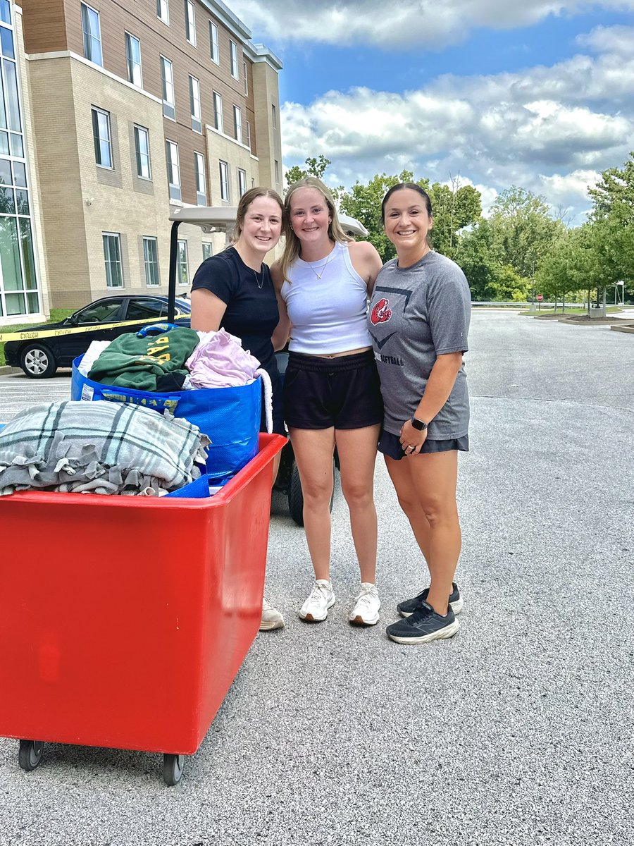 MUSaintsSB's tweet image. Our first freshmen got moved in today!!! We’re excited for Aubrey and Nora to start their journey at Maryville 🐶