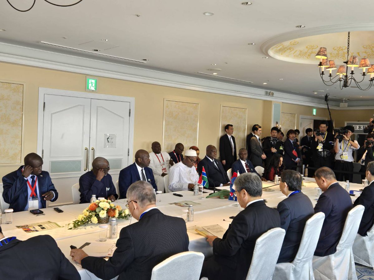 shigeruishiba's tweet photo. ガンビア共和国　ジャロウ副大統領との会談。法の支配と民主主義という共通の価値観のもと、人材育成、観光開発などの発展につき話し合いました。 https://t.co/ymXG8l424p