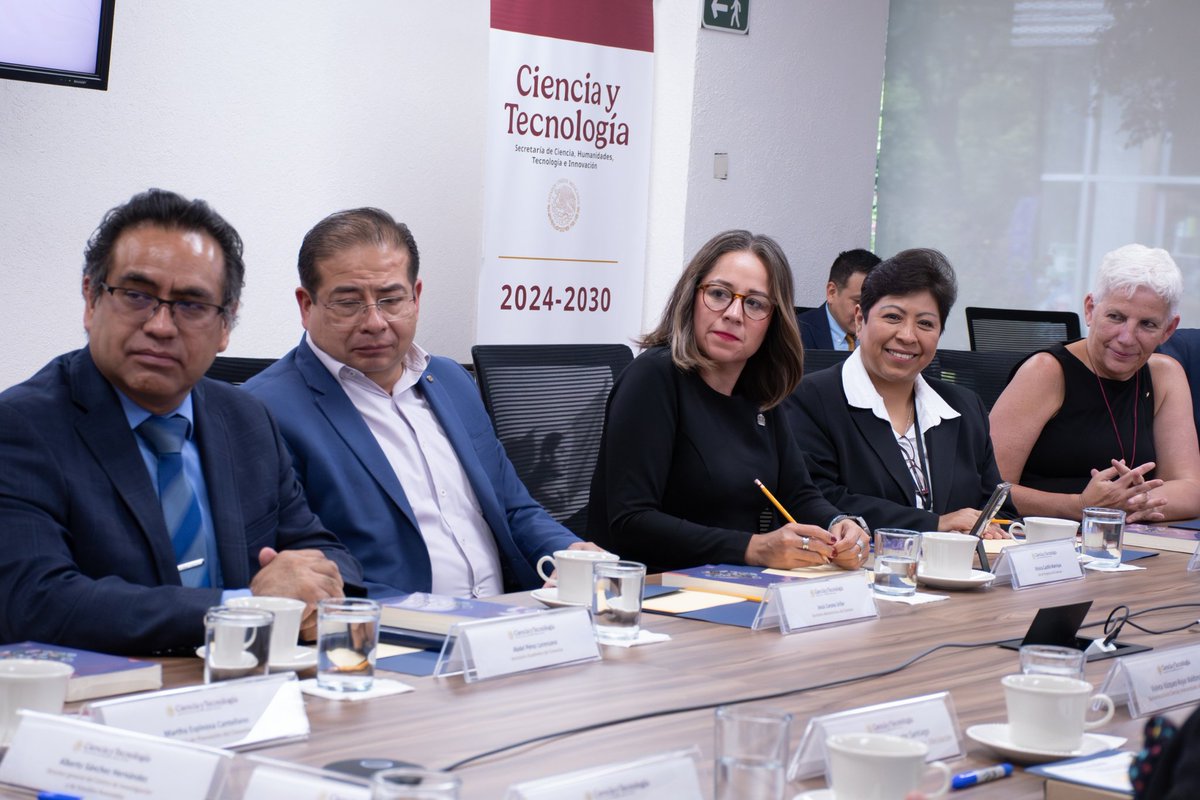 Participaron en el acto, por Secihti, el titular de Jurídico <a href="/eduardogromx/">Eduardo Guerrero</a>; y <a href="/OfeliaAngulo_/">Ofelia Angulo</a>, de la Oficina de la secretaria. Por Cinvestav: secr. Académico, Abdel Pérez; secr. Administrativo, Jesús Corona; coord. del Centro Investigación sobre Envejecimiento, Mónica Lamas. ➡️7/8