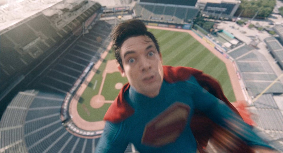 Bots leaving 5 stars reviews in #Superman's Letterboxd page accidentally carried it to the Two Million Watched Club, beating Barbie even though it grossed x3 times less at the box office and it's currently flopping on the digital market.