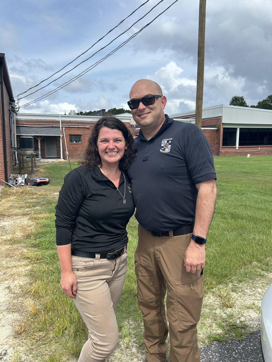 WillKehler's tweet photo. It was so nice to see @TheDrShaver in Hyde County today! Thanks for all your help and support in advance of Hurricane Erin! #OneTeamOneMission https://t.co/rasGqWoctC