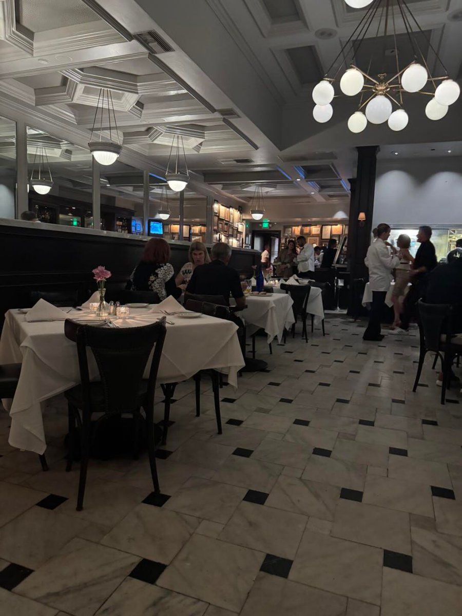 Emily (@fpfea77921371) on Twitter photo A nice and refreshing dinner🥂 A nice and refreshing dinner🥂