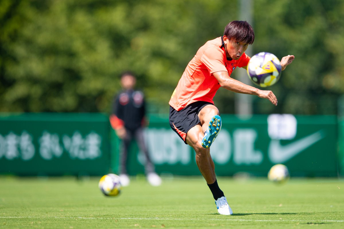 8.21 試合前日 | 📷
明日、柏戦。

𝙉𝙀𝙓𝙏 𝙈𝘼𝙏𝘾𝙃
vs 柏
🗓️8/22(金)
🕖19:00
📍三協フロンテア柏スタジアム

#UrawaRedDiamonds #urawareds #浦和レッズ #WeareREDS
#Jリーグ