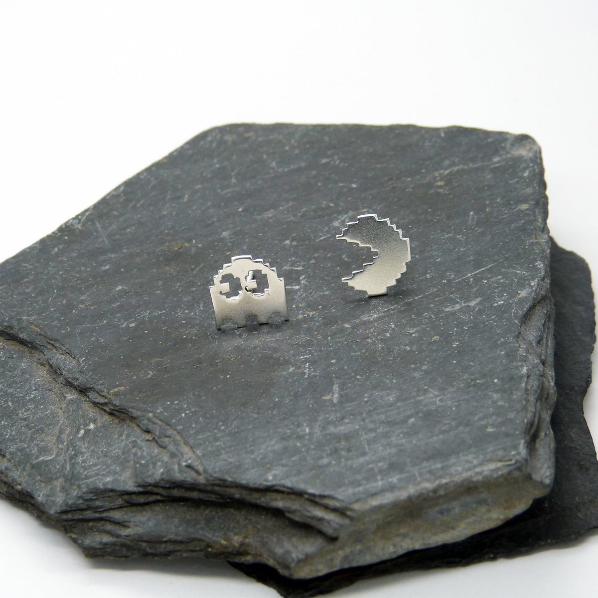 Plataica's tweet photo. Símbolo de una época y de una forma de pensar...
Un regalazo #friky para lucir todo el año, unos bonitos pendientes #Pacman 8 bits de plata 925
👉 https://t.co/Co8QJjqEYx
#comecocos #8bits #gamers #gamergirls #plata925 #joyeríaartesanal #hechoamano #envíogratis #8bitsjewelry https://t.co/3yRTCSGcNu
