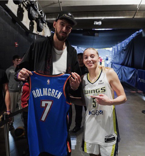 Ben Geffner (@bengeffner) on Twitter photo Paige Bueckers and Chet Holmgren with a reverse jersey swap following the Wings rookie’s historic 44-point night in LA.
(Via <a href="/DallasWings/">Dallas Wings</a>) Paige Bueckers and Chet Holmgren with a reverse jersey swap following the Wings rookie’s historic 44-point night in LA.
(Via <a href="/DallasWings/">Dallas Wings</a>)
