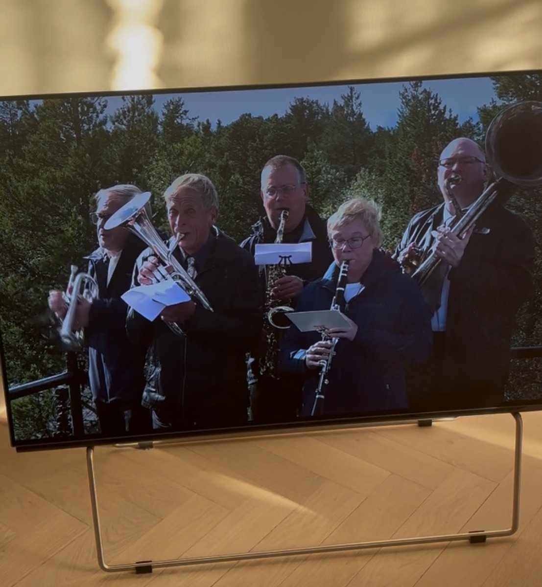 Den något trevande, inte jättevälstämda, fanfaren som framfördes när Kirunakyrkan hamnat på plats kan mycket väl vara det roligaste som visats på SVT i år.