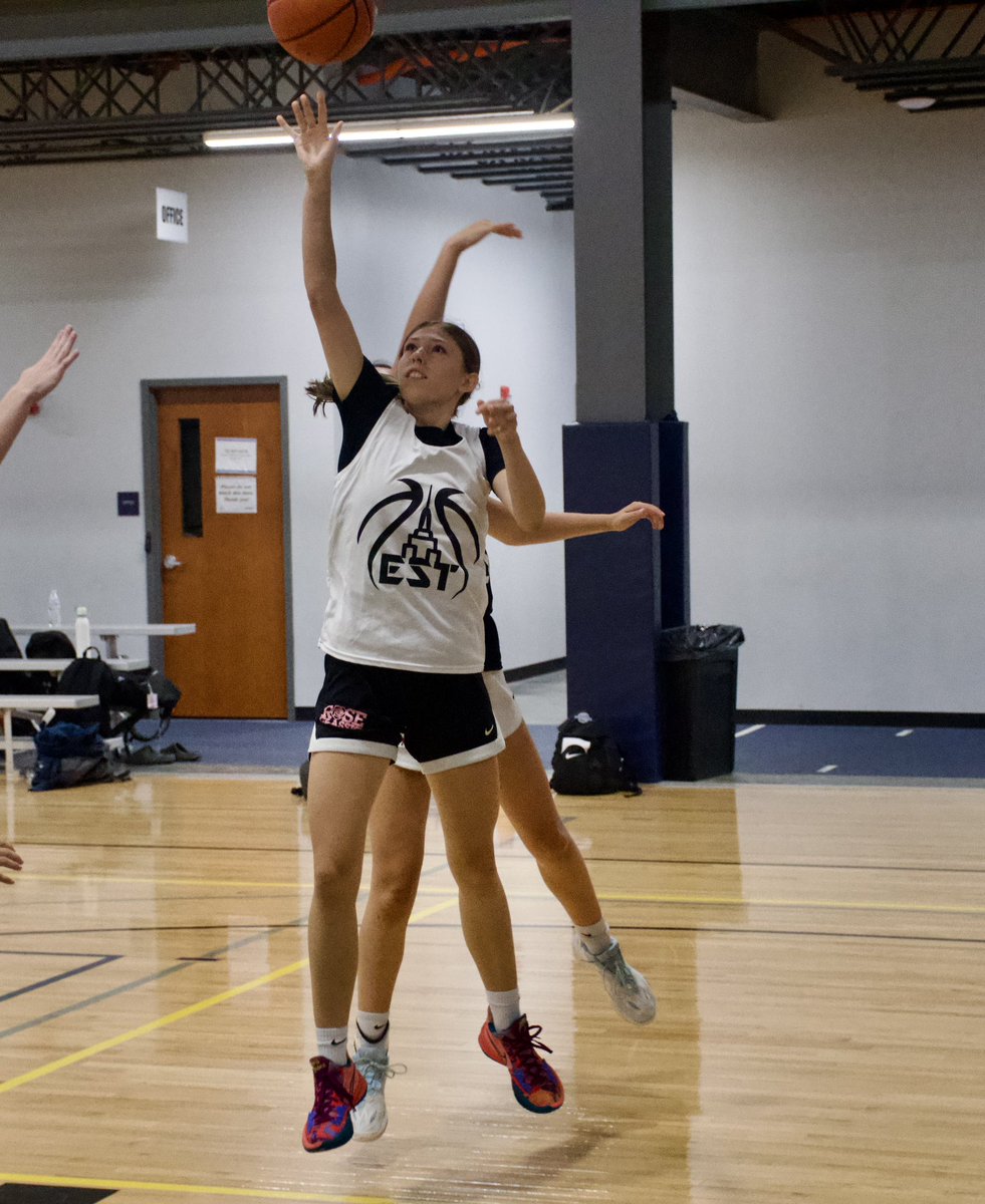 NYSTakeover's tweet photo. And we march on… Week 3 #ESTSummerRun 📚

2025: the year for the purist. I’ve had bigger, taller, physically stronger groups in the past. But never - in Summer Run or the summer league it came from - have I been around a smarter group with better basketball feel, instincts, & advanced understanding of concepts.

Skill through the roof. “All-star” setting with selfless basketball. And they’re still COMPETING 😤

August is for the alphas. Wednesday views 📸