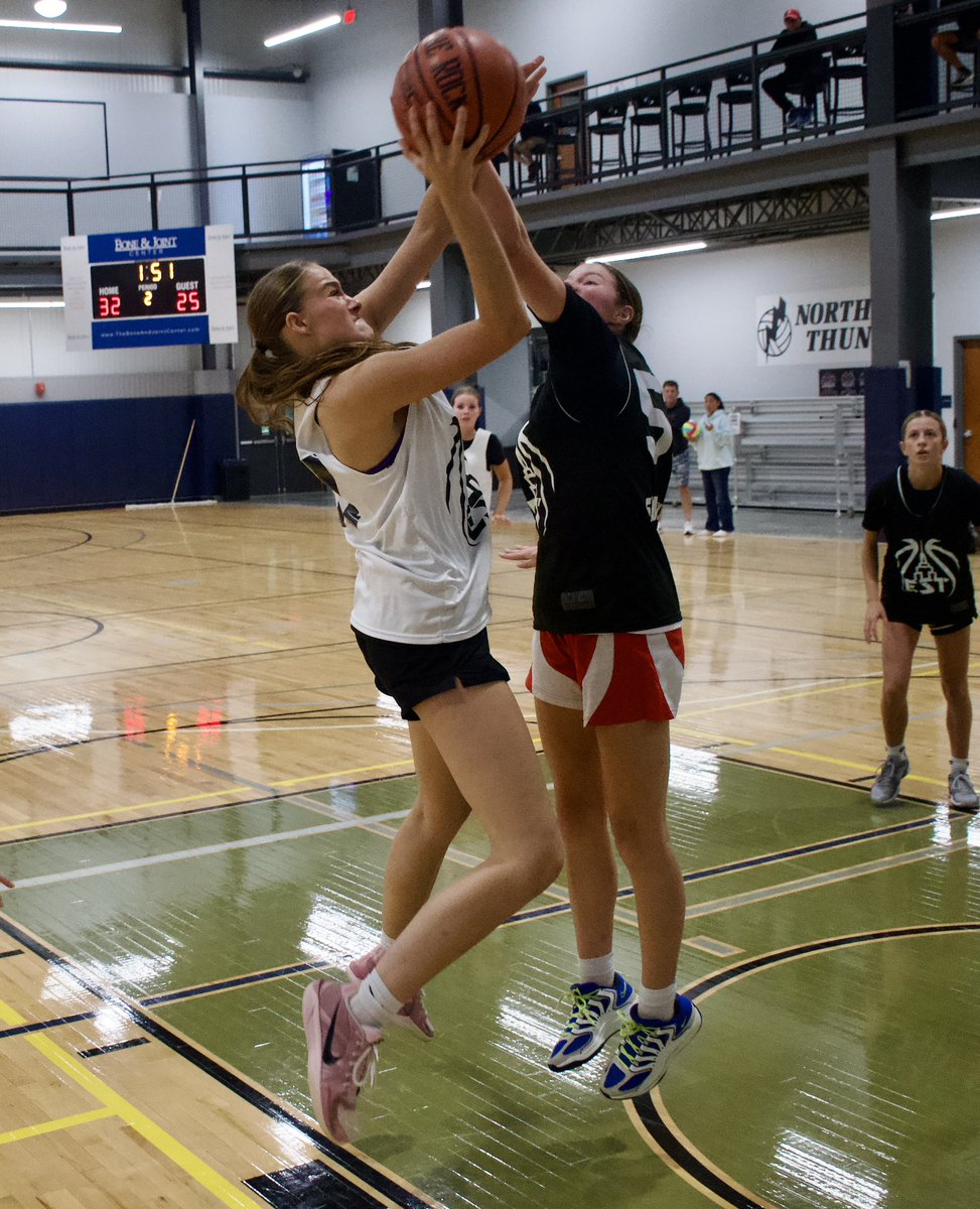 NYSTakeover's tweet photo. And we march on… Week 3 #ESTSummerRun 📚

2025: the year for the purist. I’ve had bigger, taller, physically stronger groups in the past. But never - in Summer Run or the summer league it came from - have I been around a smarter group with better basketball feel, instincts, & advanced understanding of concepts.

Skill through the roof. “All-star” setting with selfless basketball. And they’re still COMPETING 😤

August is for the alphas. Wednesday views 📸