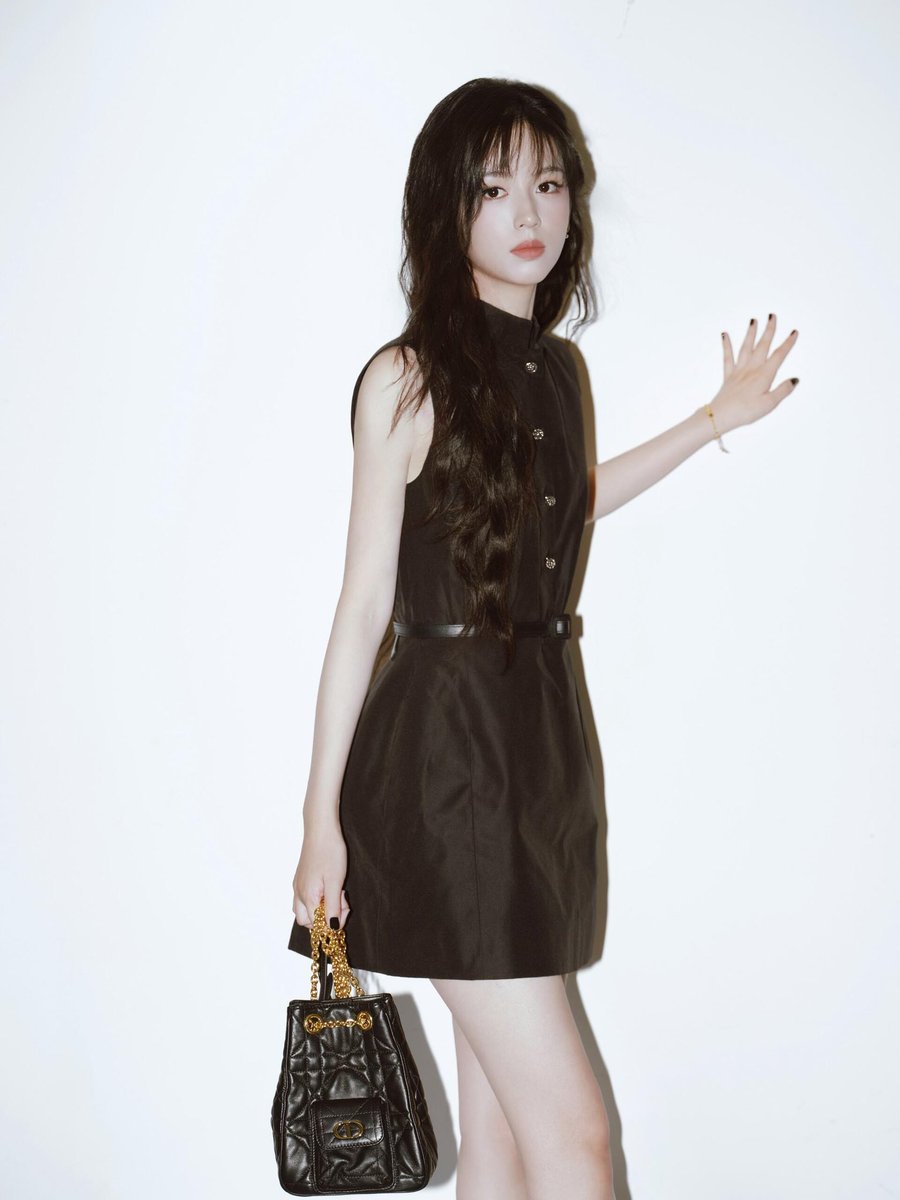 SimplyZhouYezi's tweet photo. Beautiful new shots of Zhou Ye for Total Dior! ~ #zhouye https://t.co/FPjDMfAJ5C