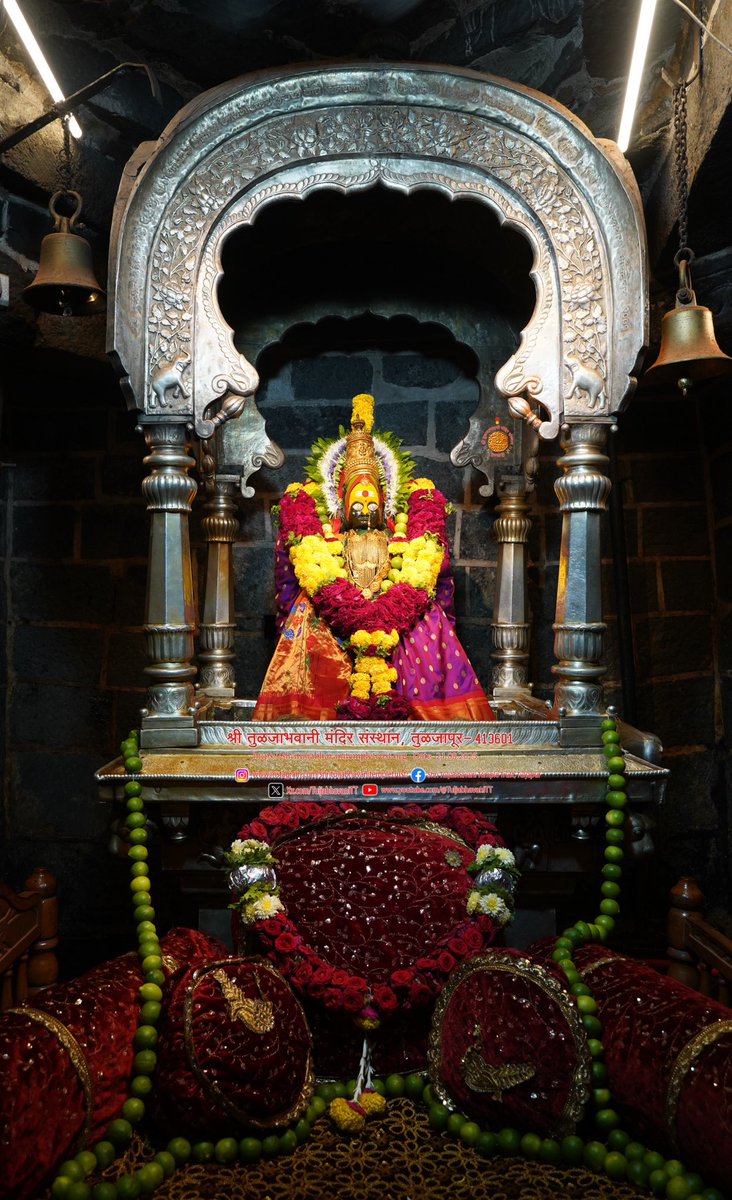 श्री तुळजाभवानी देवींची गुरुवार, दिनांक 21 ऑगस्ट 2025 रोजीची दैनंदिन नित्य पूजा.
#tuljabhavani #tuljabhavanimata #शक्तीपीठ #तुळजाभवानी #Bhavani #जगदंब #tuljapur #भवानी #आईसाहेब #महाराष्ट्र