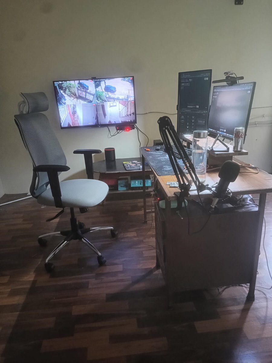 nitinahirwal_in's tweet image. My little productivity corner at home 🚀
Turned this space into my dev office setup — where code, coffee, and creativity come together. #HomeOffice #DevSetup #Productivity
