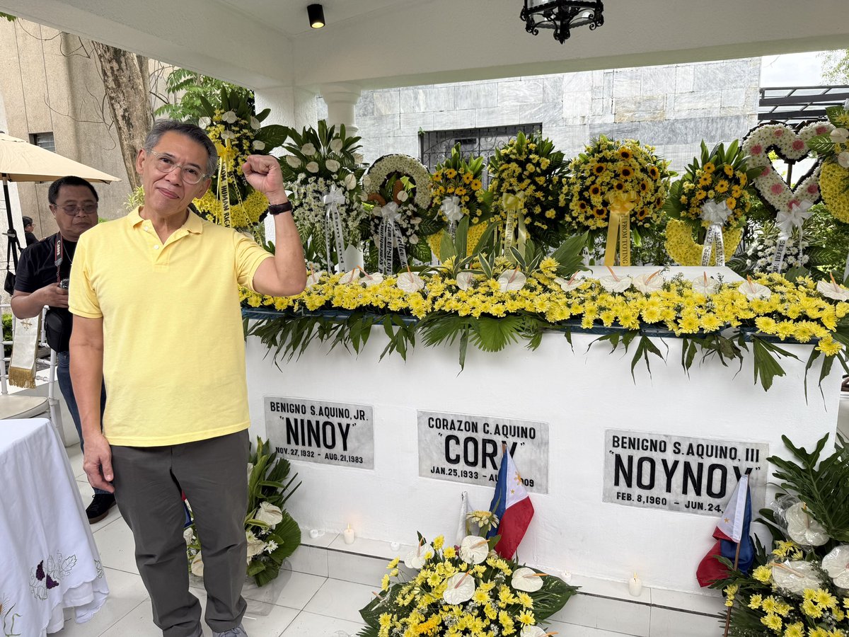 Kanina, nakibahagi ako sa paggunita ng Ninoy Aquino Day sa Manila Memorial Park. 

Napakahalaga yung nasabi ni Senator Aquino that the Filipino is worth dying for. Dahil talaga naman dapat natin ipaglaban ang mga kababayan natin—lalo na ang mga kabataang Pilipino. Tuloy ang laban