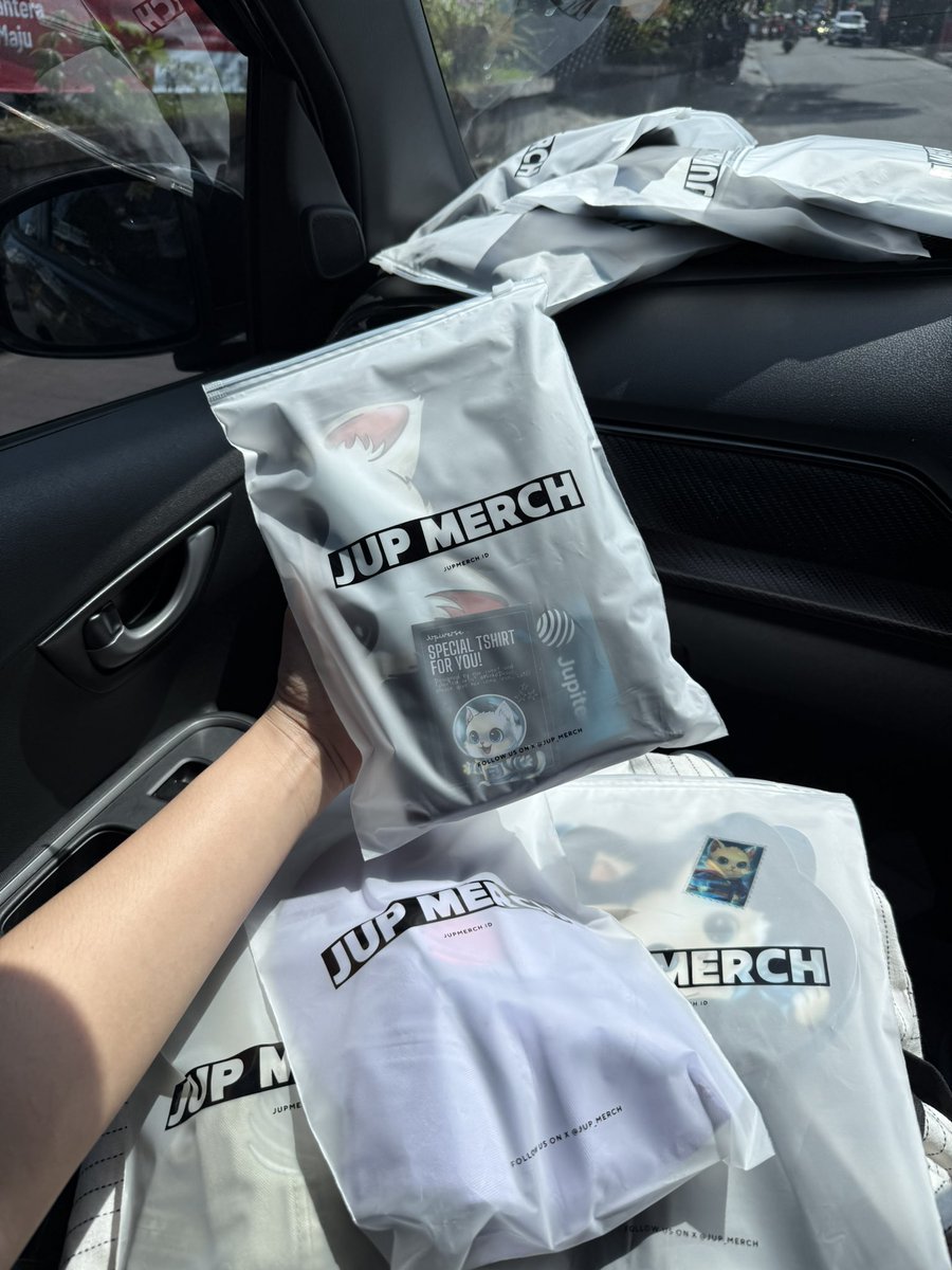 aulialoveslily's tweet photo. Coinfest Asia, here we go! 🪐
Bringing @JupiterExchange @jup_indonesia @jup_merch merch &amp; @jup_mobile Universal Send cards 👀

Download Jup Mobile &amp; catch me at the event if you want some goodies 🫶🏻✨ https://t.co/Cdb4WvXuIO