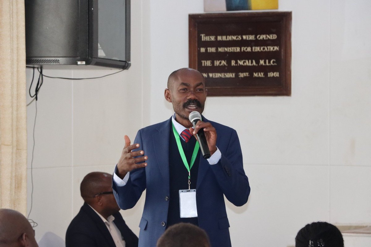 Snippets of yesterday's training.  

Mr. Elisha Ongoya, a distinguished legal practitioner and academician in law, delivered an insightful presentation on security protocols and ethics in the examination process.
#ATPexamination
#Reforms@CLE