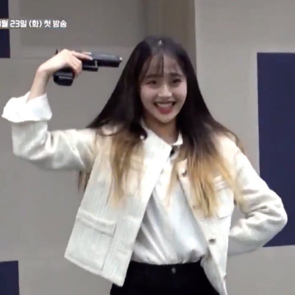 PILOT SEONGHWA WE HAVE PILOT SEONGHWA EVERYBODY SHUT UP RIGHT NOW WE HAVE PILOT SEONGHWA I KNOW HE DIDNT FLY THE HELICOPTER BUT LET ME LIVE IN THIS FANTASY FOR A SEC SHH