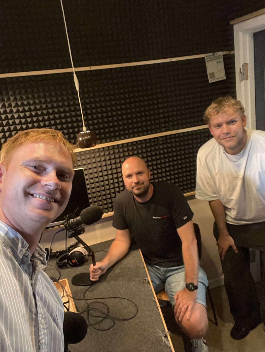 Der er nyt afsnit, og denne gang fejrer vi 1-5 sejren i O’ens, vi uddeler Pokaler og Galehuse, og så ser vi frem mod legendedagen på søndag, hvor VB kigger forbi. ⚽️

Lyt her ➡️ linktr.ee/lydenagf