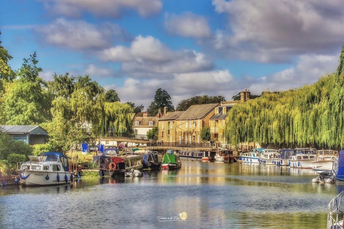 Almost the Bank Holiday weekend 🌤️ Who is looking forward to sunny weather and time in nature?
Ely, Cambridgeshire in August previously. #sunnydays #bankholidayweekend #LovEly #LoveNature