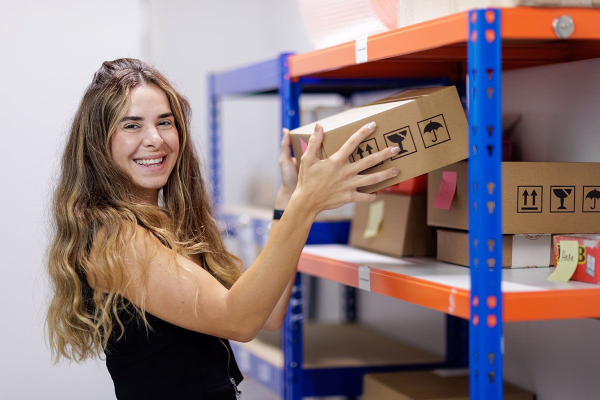 PHIX_Photonics's tweet image. Meet Selin, our curious &amp;amp; creative #logistics champion!
In the past 2 years she’s embraced new adventures at PHIX &amp;amp; beyond, thriving in our inclusive, multicultural team (and spoiling us with Turkish treats!).

➤ Read her story: phix.com/in-the-spotlig…

#peoplematter #expatlife