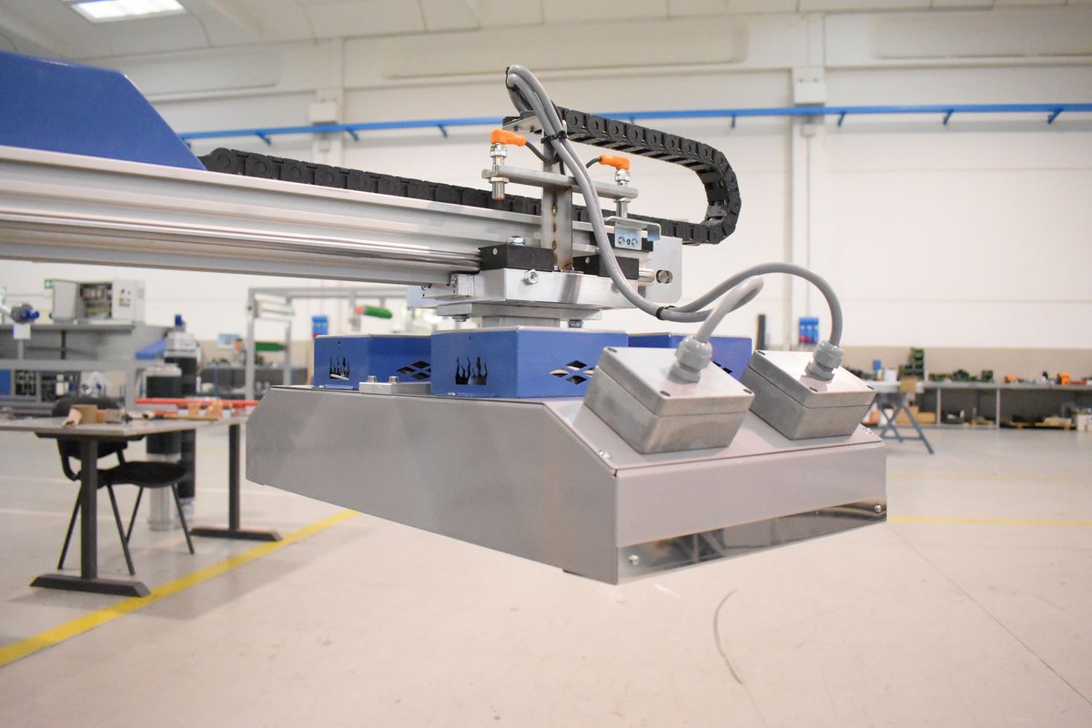 TekInd_Italy's tweet photo. Spot IR
Lampada scorrevole essiccazione intermedia 

Spot IR
Intermediate drying unit for circular machines

#screenprinting #flashcure #spotIR #tekind #intermediatedryer #screenprintingdryer #plastisolinkscuring #cappaasciugamentoinchiostri #essicazioneinchiostri https://t.co/GUvoXgcyf5