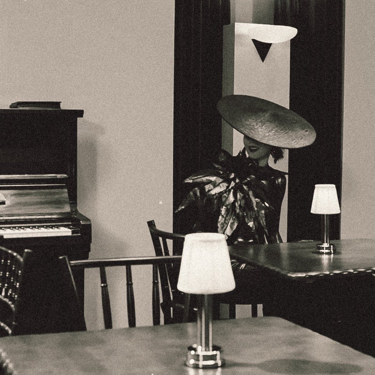 Modern Times
She is really charming！Dilraba，Chinese actress.