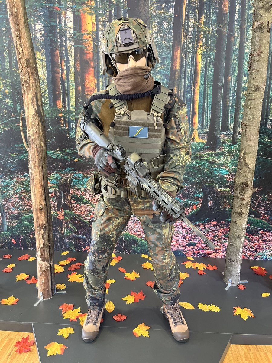 JPW_FIDES's tweet photo. Aus gegebenem Anlass: So sehen #Flecktarn und #Multitarn der #Bundeswehr im Vergleich aus. Die Bilder zeigen Ausrüstung und Bekleidung von #Hexonia, Teil der #NFM Group. Vielen Dank für den interessanten Besuch! https://t.co/84SmuIoaNK