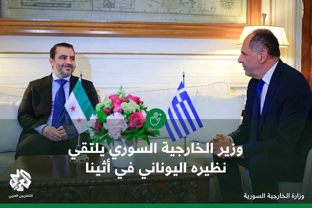 ابتسامة بلهاء من غرٍّ صغير بلا خبرة ولا انتماء، بعد تلقيه الأوامر من وفد الكيان .. !
بدر عبد العاطي السوري هههههههههه