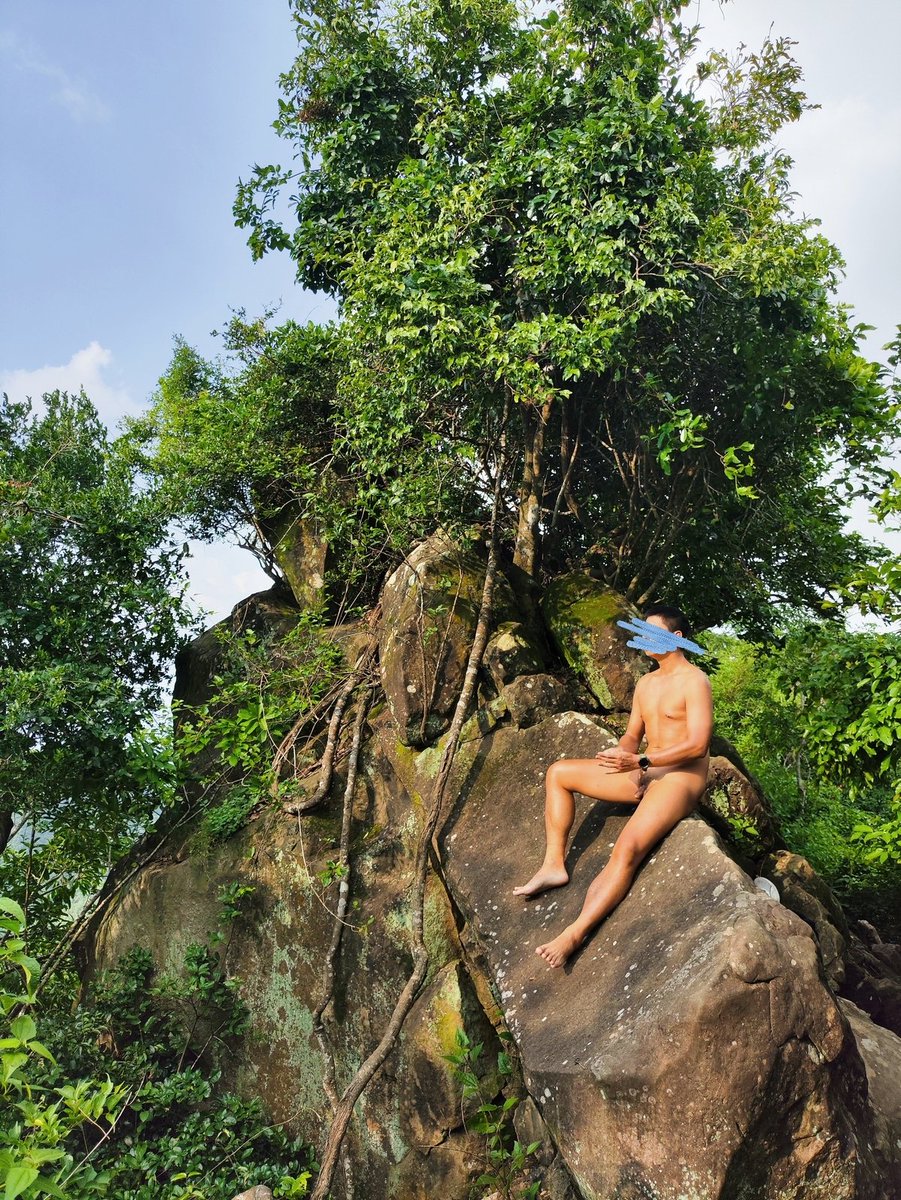 這樣也算是一種無痕山林嗎😋

#自拍 #野外 #男體 #野裸 #天體 #裸體 #裸拍
#男體攝影 #日曬 #outdoor #naked #nudism