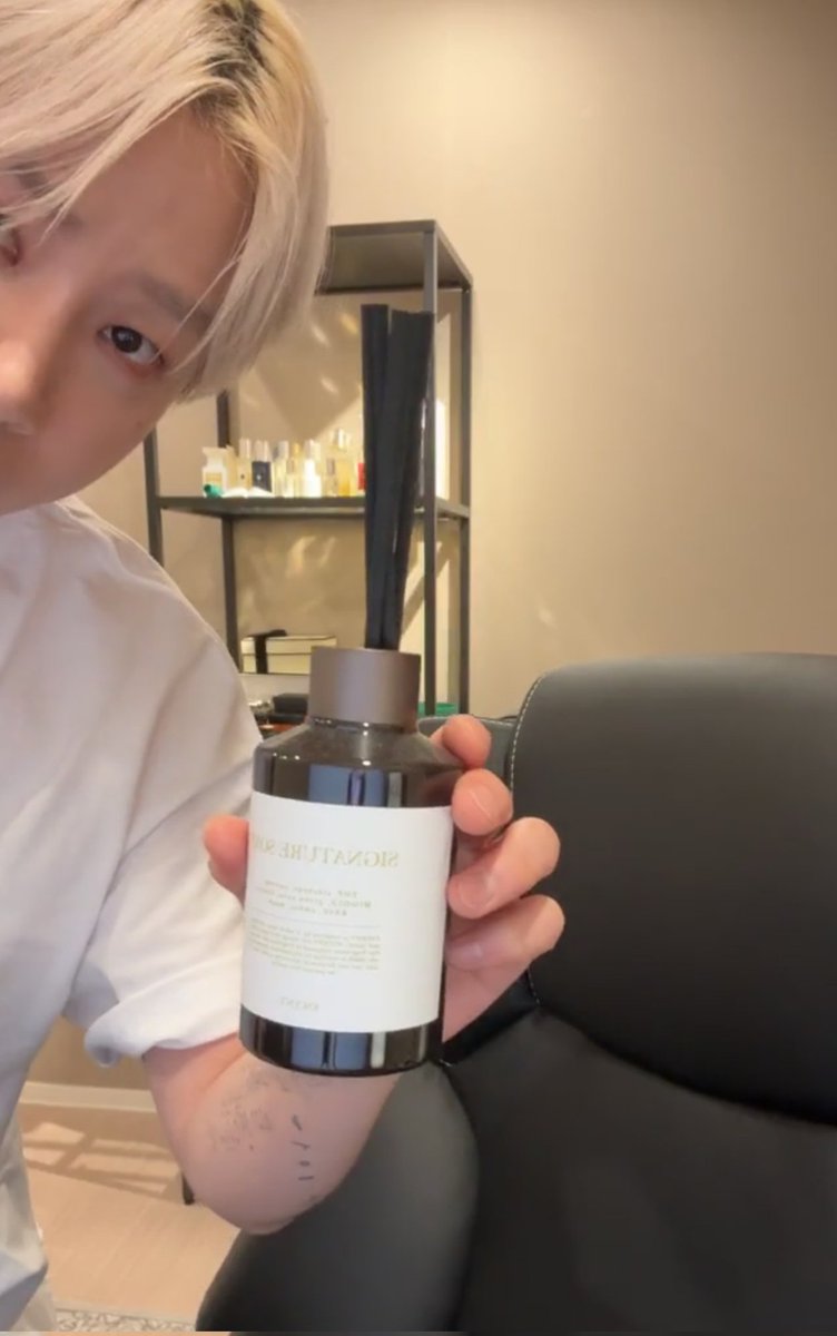 lover_BBue's tweet photo. 지나니가 추천한 디퓨져 구입해봄
은은한 🧼🫧 비누향~ 취저네!!! 😆❤️🖤 https://t.co/ZNppfcHMSs