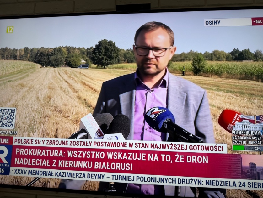 Monika Borkowska (@monikaborkow1) on Twitter photo Dron nadleciał z Białorusi ❗️❗️❗️
Wicepremier <a href="/KosiniakKamysz/">Władysław Kosiniak-Kamysz</a> wczoraj: „przestrzeń powietrzna nie została naruszona”.
Jak mamy wierzyć deklaracjom szefa <a href="/MON_GOV_PL/">Ministerstwo Obrony Narodowej 🇵🇱</a> ???
<a href="/RepublikaTV/">Telewizja Republika 🇵🇱 #włączprawdę</a> Dron nadleciał z Białorusi ❗️❗️❗️
Wicepremier <a href="/KosiniakKamysz/">Władysław Kosiniak-Kamysz</a> wczoraj: „przestrzeń powietrzna nie została naruszona”.
Jak mamy wierzyć deklaracjom szefa <a href="/MON_GOV_PL/">Ministerstwo Obrony Narodowej 🇵🇱</a> ???
<a href="/RepublikaTV/">Telewizja Republika 🇵🇱 #włączprawdę</a>