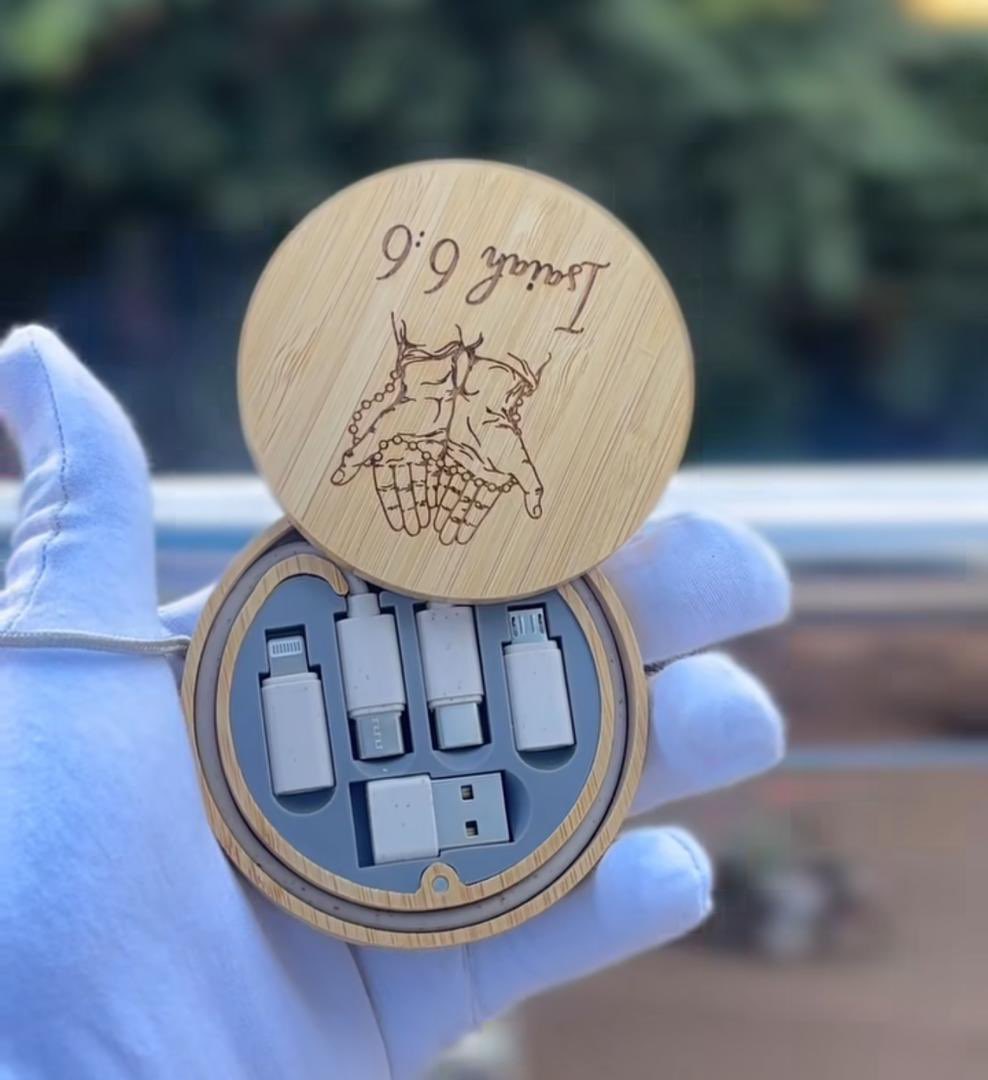 glarearmani's tweet image. Wood Charger Pack 

Connect with Nature and Tech
Who says tech can&apos;t be beautiful? This bamboo cable organizer keeps you charged, connected, and organized — sustainably. #WoodenTech #EcoSmart

Price:55,000ugx 

WhatsApp:0707267566/@glarearmani 

Deliveries can be made