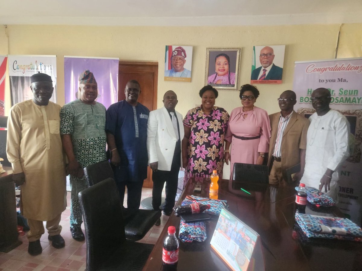 AdeyemiPau78925's tweet photo. ANCOPSS APPLAUDS GOVERNOR AIYEDATIWA’s GOOD GOVERNANCE AND BOLD INVESTMENT IN EDUCATION AS ANCOPSS LEADERSHIP VISITS WOMEN AFFAIRS AND SOCIAL DEVELOPMENT COMMISSIONER* 
@Seunosamaye @SeunAiyedatiwa @Generaljanet1 @OlusolaJoseph17 @ThePrinceNGR https://t.co/3QDyaXeEwu