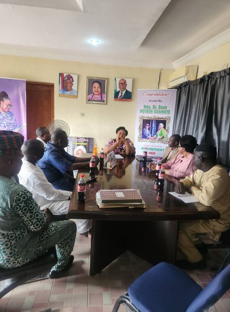 AdeyemiPau78925's tweet photo. ANCOPSS APPLAUDS GOVERNOR AIYEDATIWA’s GOOD GOVERNANCE AND BOLD INVESTMENT IN EDUCATION AS ANCOPSS LEADERSHIP VISITS WOMEN AFFAIRS AND SOCIAL DEVELOPMENT COMMISSIONER* 
@Seunosamaye @SeunAiyedatiwa @Generaljanet1 @OlusolaJoseph17 @ThePrinceNGR https://t.co/3QDyaXeEwu