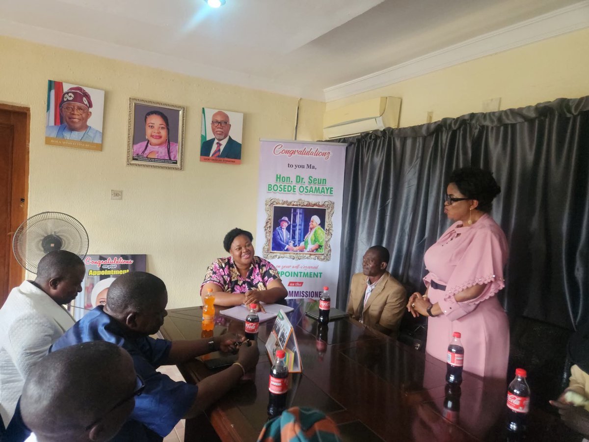 AdeyemiPau78925's tweet photo. ANCOPSS APPLAUDS GOVERNOR AIYEDATIWA’s GOOD GOVERNANCE AND BOLD INVESTMENT IN EDUCATION AS ANCOPSS LEADERSHIP VISITS WOMEN AFFAIRS AND SOCIAL DEVELOPMENT COMMISSIONER* 
@Seunosamaye @SeunAiyedatiwa @Generaljanet1 @OlusolaJoseph17 @ThePrinceNGR https://t.co/3QDyaXeEwu