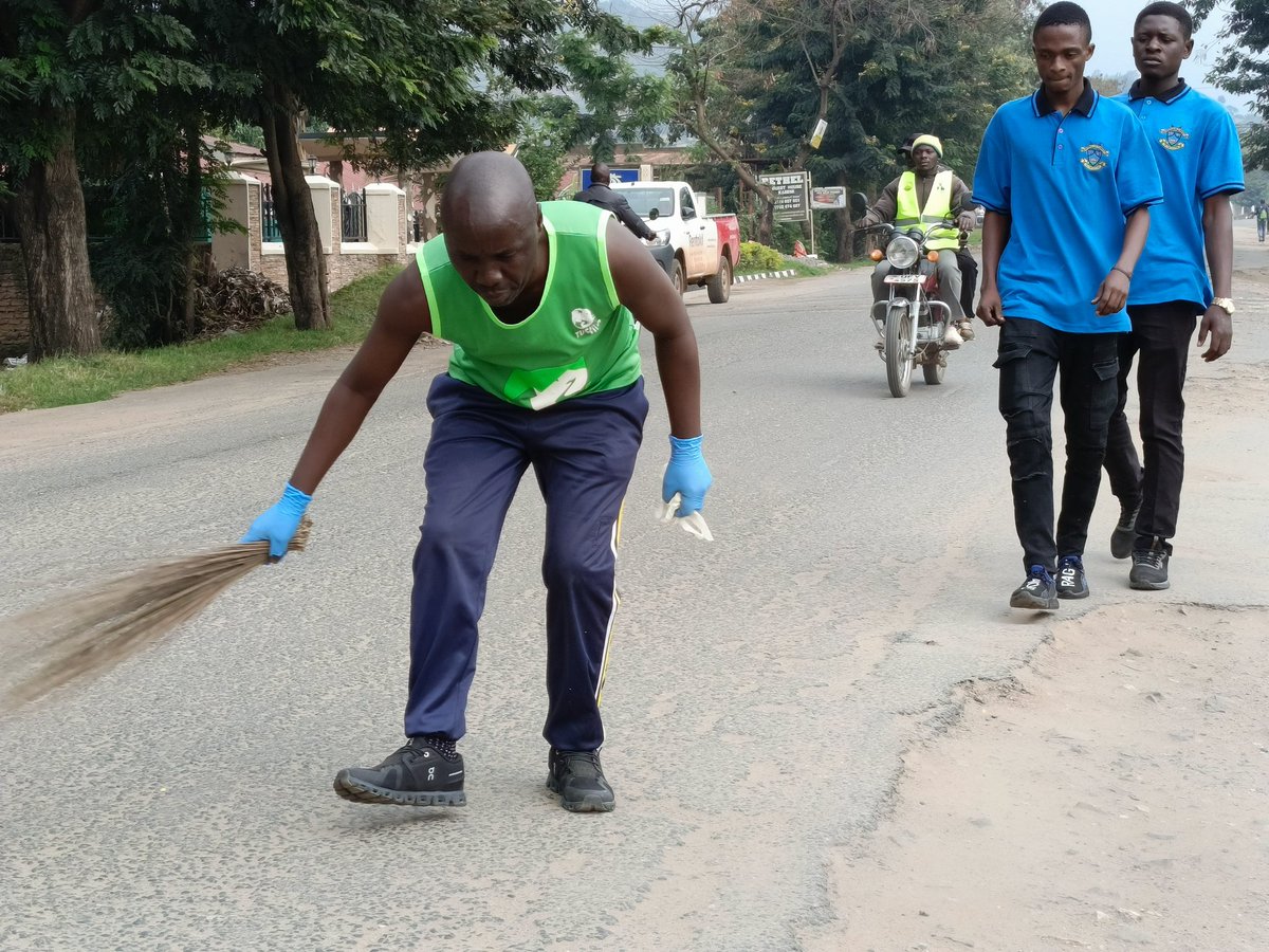 ThelujiFestival's tweet photo. Happening Now

Green, Clean and Plastic Free Destination campaign in Kasese town.

#RwenzoriThelujiFestival25 https://t.co/uCE68v9u9h