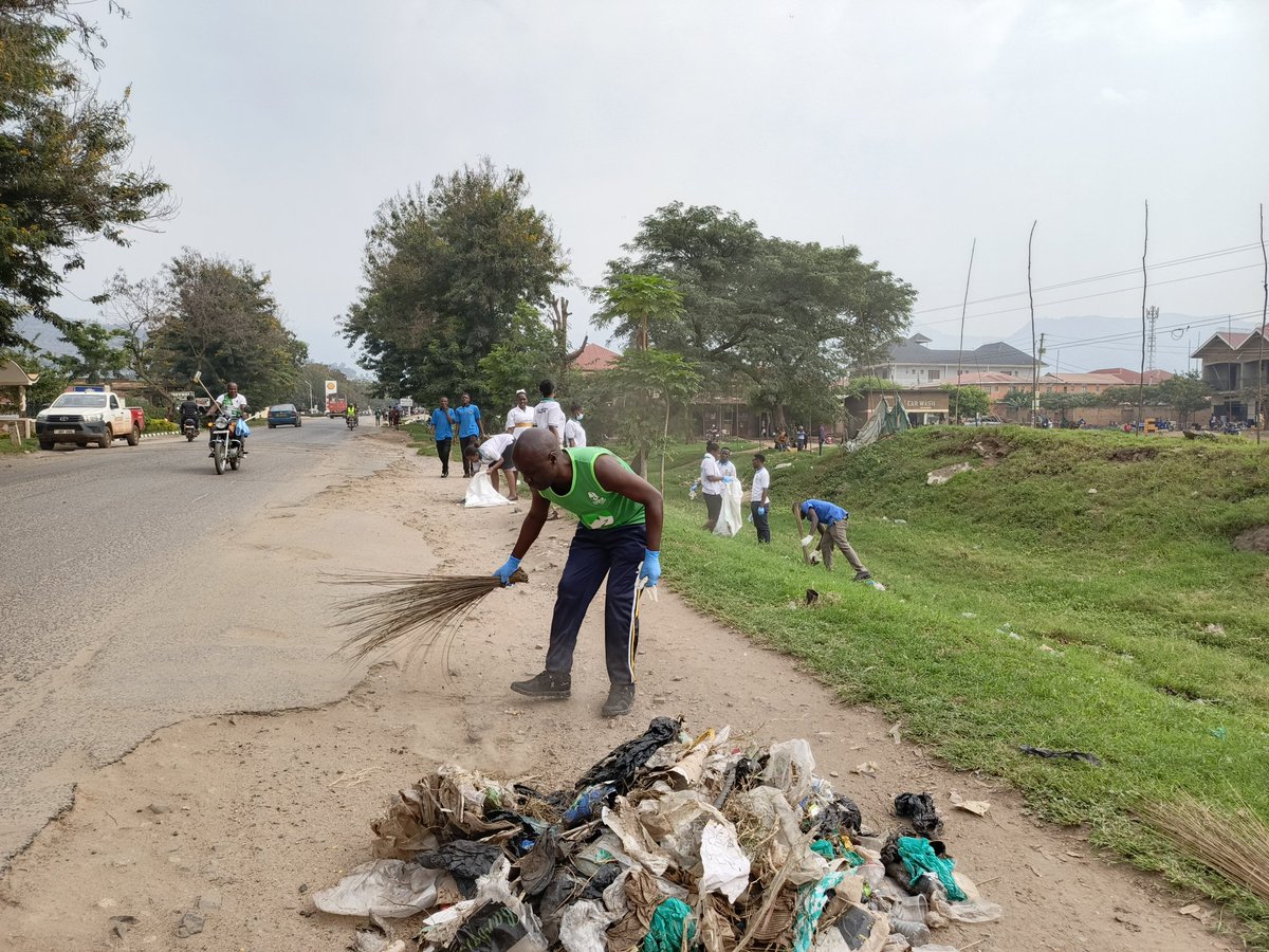 ThelujiFestival's tweet photo. Happening Now

Green, Clean and Plastic Free Destination campaign in Kasese town.

#RwenzoriThelujiFestival25 https://t.co/uCE68v9u9h
