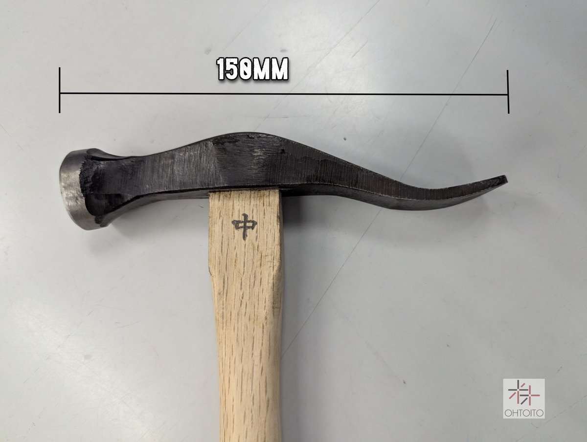 Vinymo_ohto_JP's tweet image. Japanese Shoe Hammer: One side has a 30mm flat head for clean strikes or shaping, the other a curved head for nailing around soles. A classic tool for shoemaking &amp;amp; leathercraft!

#Leathercraft #Shoemaking #JapaneseTools #ShoeHammer #bespoke