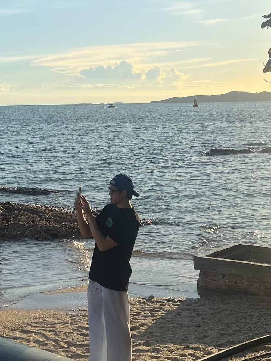 Flukejeee's tweet photo. เก็บตก 🌞 #GMMTVOuting2025 https://t.co/z3AjAT6HVq
