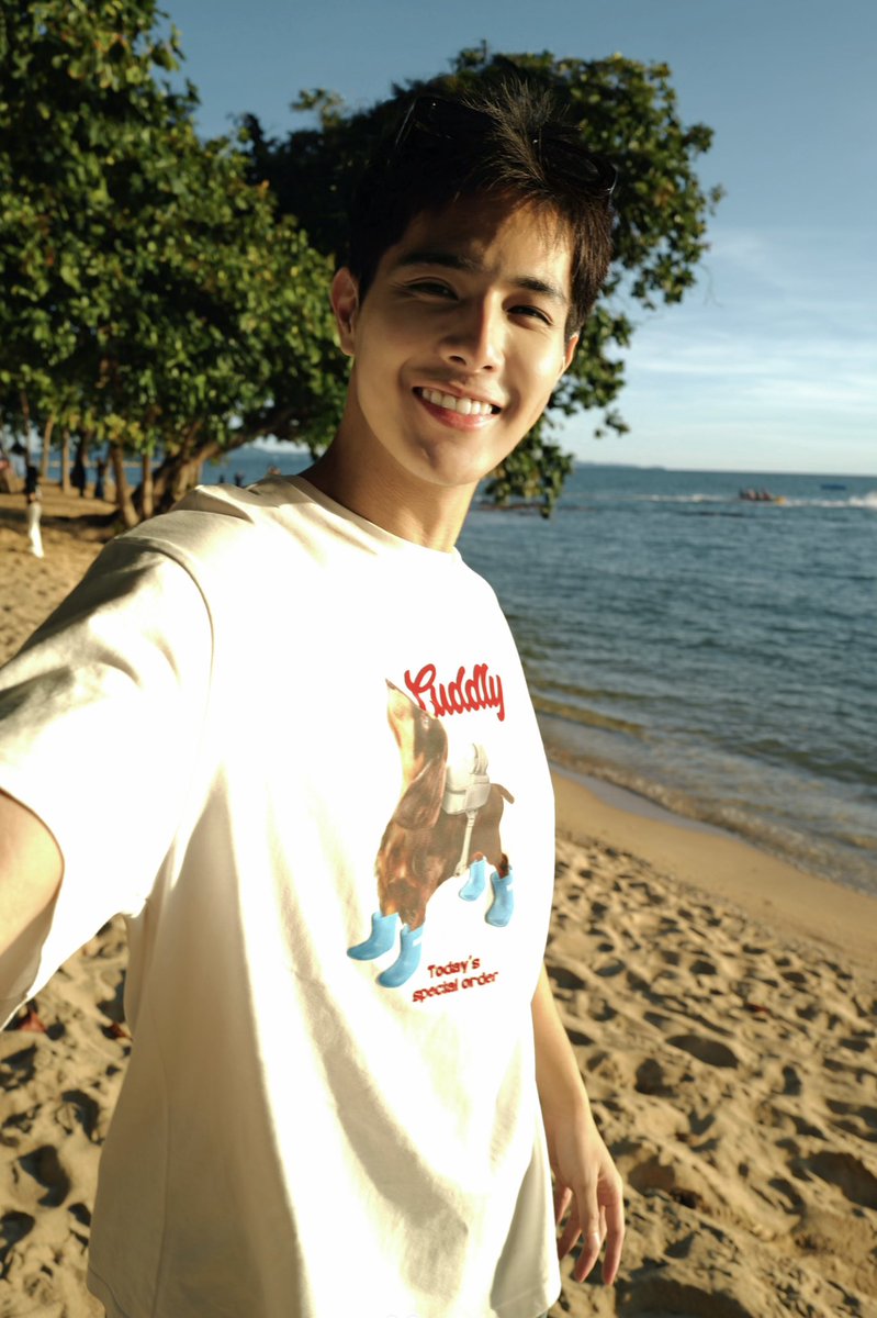 Flukejeee's tweet photo. เก็บตก 🌞 #GMMTVOuting2025 https://t.co/z3AjAT6HVq