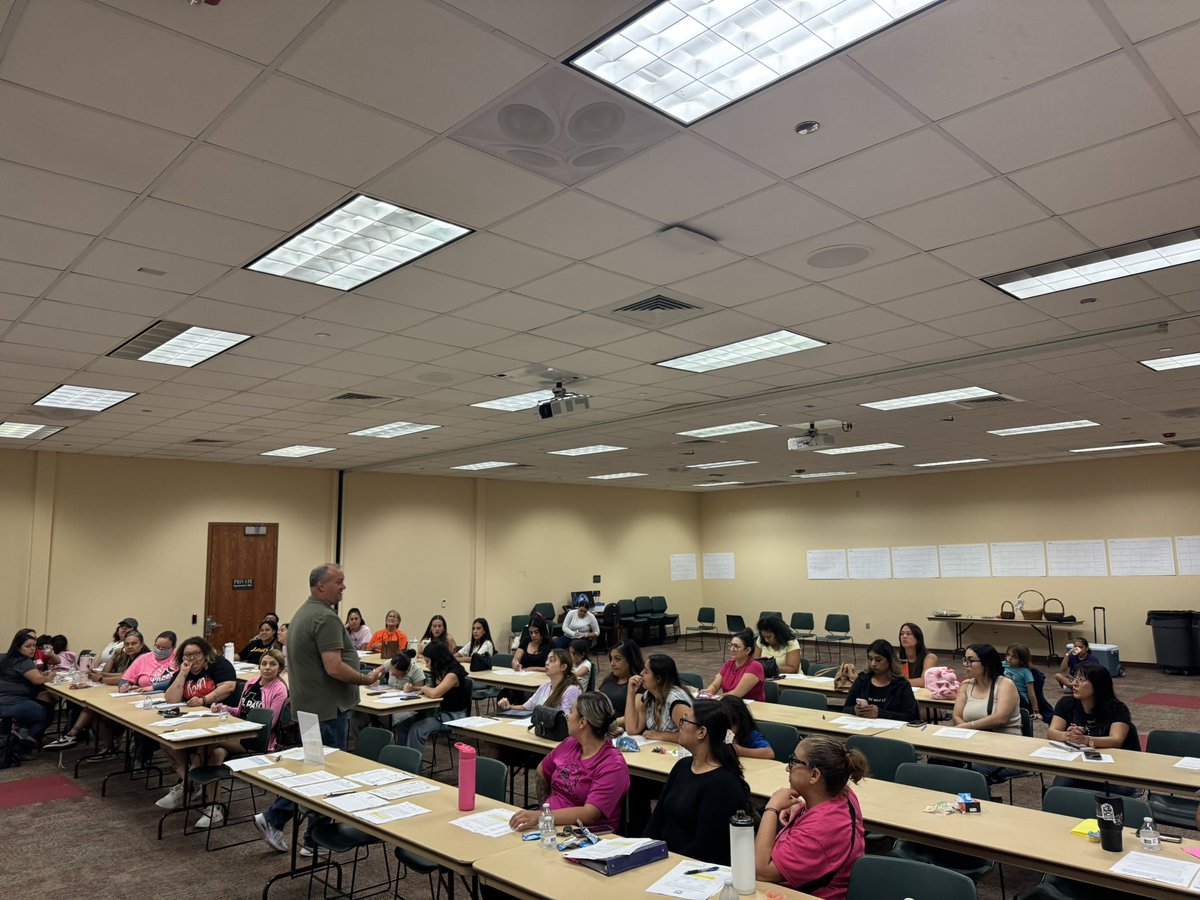 RuvalcabaVSP's tweet photo. VSP referee academy in full effect. .  Recruiting for VSP Soccer ⚽️ Referees! All students welcome! Come join the fun with VSP ⚽️ available 4th - 12th students! @SISD_Herrera @EPISD_COTE @michaelanajera1 @SISD_ES @SISD_PR @sisd_hr @JNunn_ADM @jim_vasquez20 @SISD_PK8 https://t.co/vD8s21LHnd