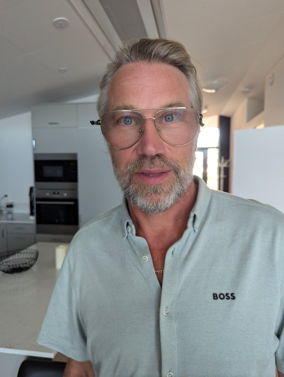 Peter Forsberg tillbaka i Hockeypuls podcast.

Jag skrev ned 21 frågor. Han svarade på alla. 
Det slutade med en mastig 90-minutare som nu finns ute i podden.

🎧 open.spotify.com/episode/2giGKs…