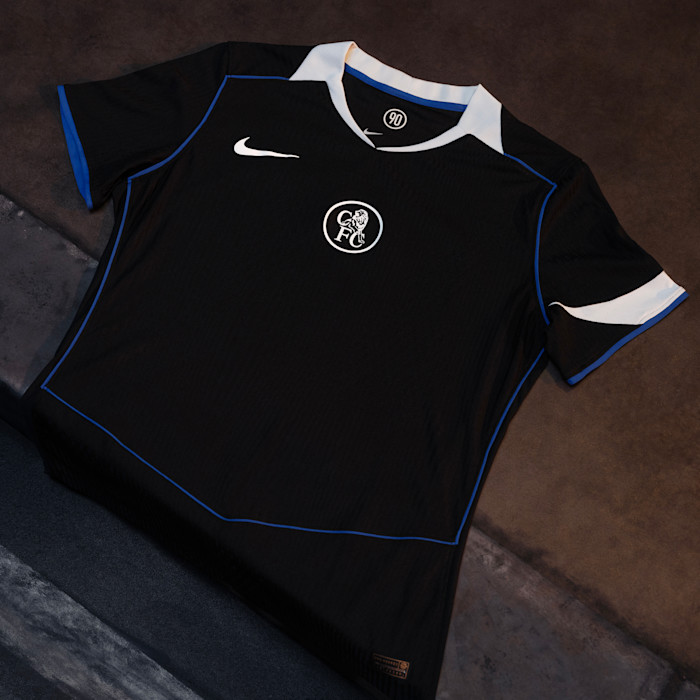 idextratime's tweet photo. ✅ RESMI : Klub yang baru saja meraih gelar juara dunia, Chelsea, merilis jersey ketiga mereka untuk musim ini. ⚫⚪

Gimana-gimana boy? 🥶 https://t.co/39YiXvv5Lq
