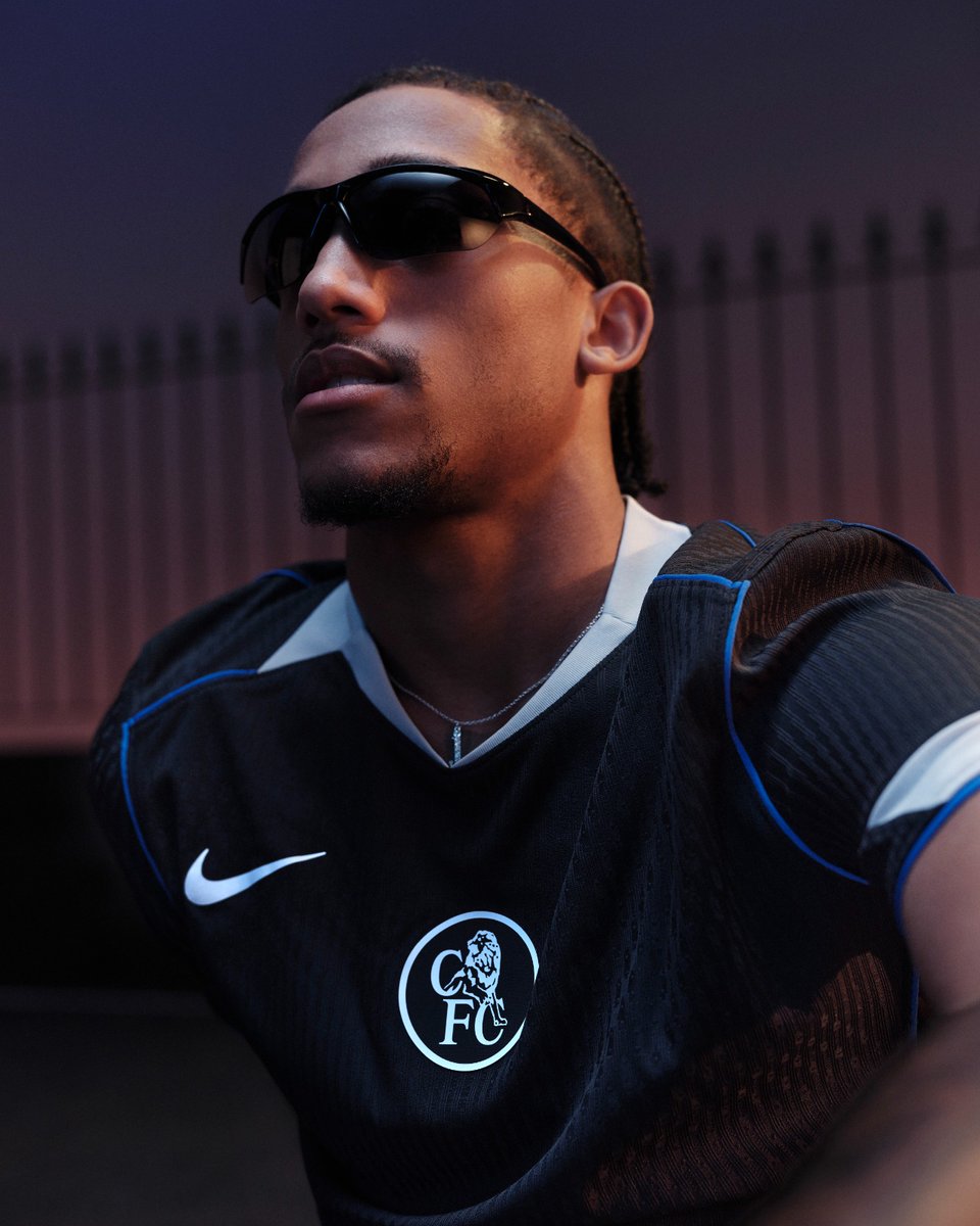 idextratime's tweet photo. ✅ RESMI : Klub yang baru saja meraih gelar juara dunia, Chelsea, merilis jersey ketiga mereka untuk musim ini. ⚫⚪

Gimana-gimana boy? 🥶 https://t.co/39YiXvv5Lq