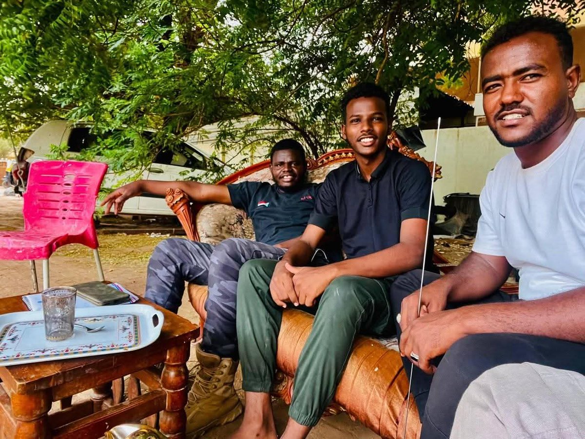 لا حول ولا قوة الا بالله العلي العظيم 
إنا لله وإنا إليه راجعون 
استشهد اخي وصديق الطفوله الشهيد باذن الله مزمل صلاح بدين مقبل غير مدبر تقبلهم الله مع الصديقين والشهداء