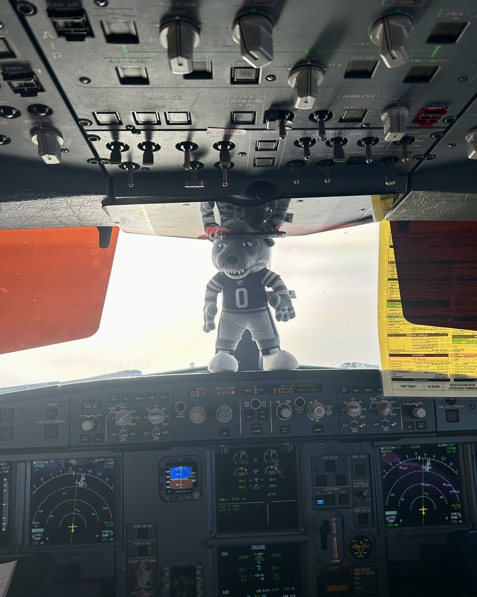 K-State Athletics (@kstatesports) on Twitter photo Copilot ensured a safe flight and the Cats are officially in Dublin 🇮🇪
<a href="/cfbireland/">Aer Lingus College Football Classic</a> x <a href="/AerLingus/">Aer Lingus</a> Copilot ensured a safe flight and the Cats are officially in Dublin 🇮🇪
<a href="/cfbireland/">Aer Lingus College Football Classic</a> x <a href="/AerLingus/">Aer Lingus</a>