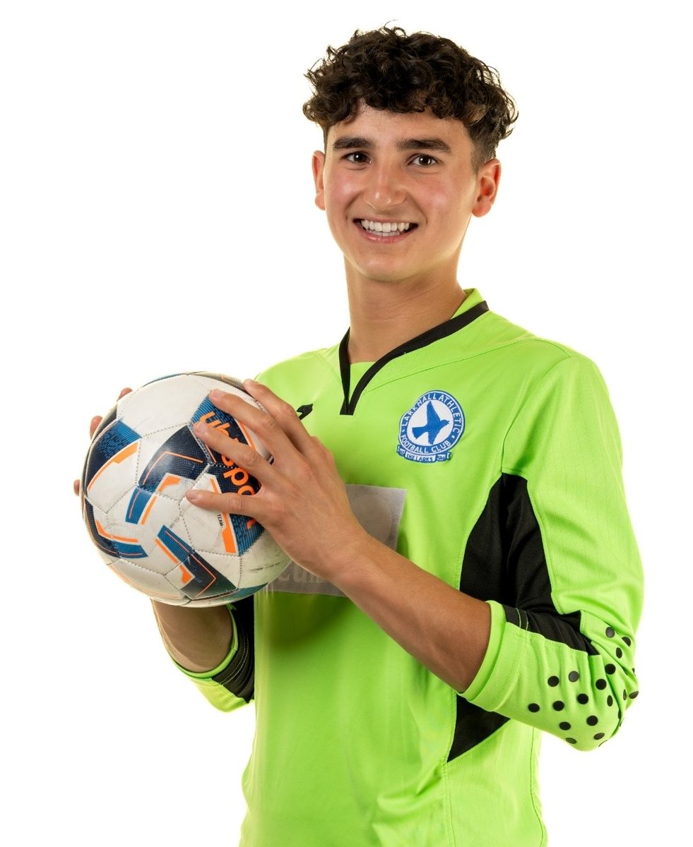 After the rushed efforts of yesterday (and feedback) 3 of our goalscorers and Kit with our first clean sheet.
#Upthelarks