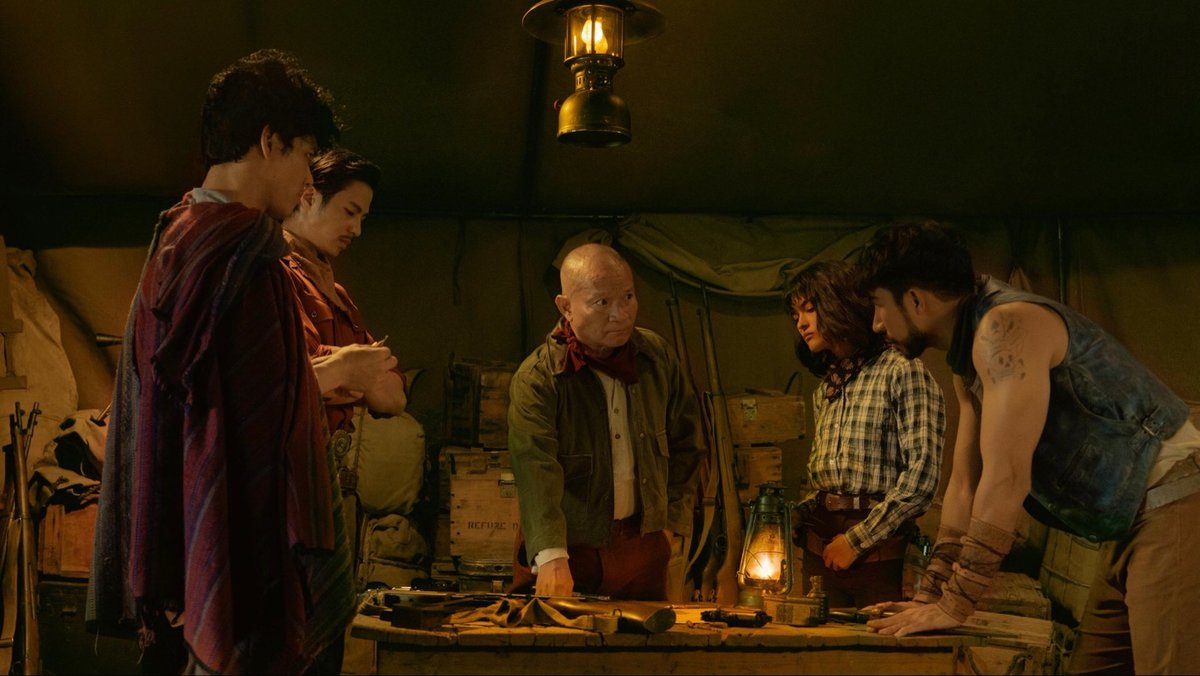 𝐆𝐎𝐒𝐒𝐈𝐏𝐆𝐔𝐍 (@gossip_gun) on Twitter photo #เขาชุมทองคะนองชุมโจร สนุกมากกก เหมือนได้ดูหนังพี่หม่ำและพี่วิศิษฏ์ ยุคแรกๆ ได้กลิ่นอายแบบนั้นเลย ทั้งการเล่าและวิชวล คิดถึงสุดๆ และเอาเข้าจริงเรื่องนี้คือหนังโรแมนติกมาก ที่ห่อหุ้มด้วยแอ็กชันและเบาสมอง ผสมผสานกันออกมาลงตัว ระหว่างดูแฮปปี้มาก | สตรีม 21 สิงหาคมใน #NetflixTH #เขาชุมทองคะนองชุมโจร สนุกมากกก เหมือนได้ดูหนังพี่หม่ำและพี่วิศิษฏ์ ยุคแรกๆ ได้กลิ่นอายแบบนั้นเลย ทั้งการเล่าและวิชวล คิดถึงสุดๆ และเอาเข้าจริงเรื่องนี้คือหนังโรแมนติกมาก ที่ห่อหุ้มด้วยแอ็กชันและเบาสมอง ผสมผสานกันออกมาลงตัว ระหว่างดูแฮปปี้มาก | สตรีม 21 สิงหาคมใน #NetflixTH